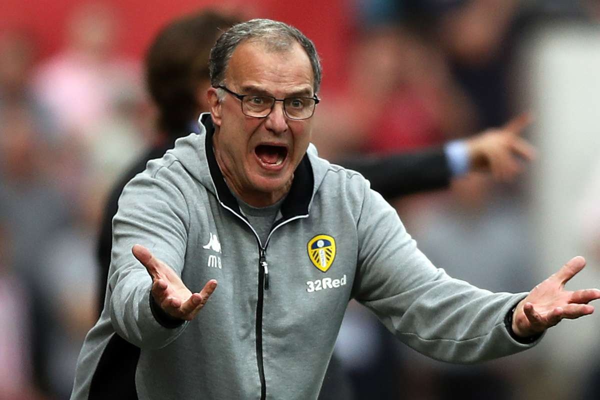 HLV Bielsa nhan mon qua bat ngo khi dua Leeds tro lai Premier League hinh anh