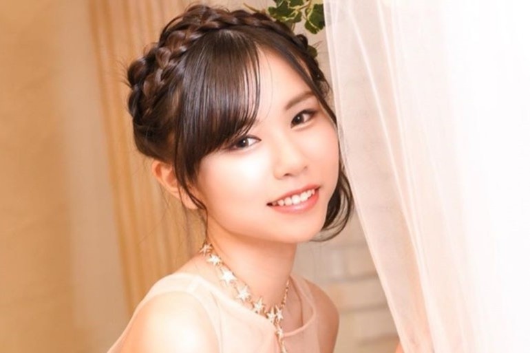 Nhan sac nu game thu 17 tuoi cua LMHT Nhat Ban hinh anh