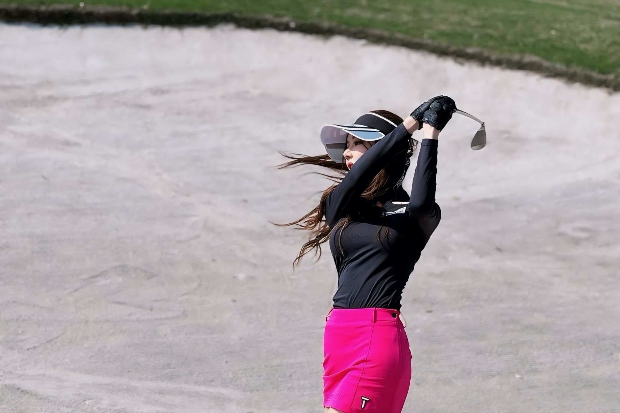 Con noi nao bung no du lich golf bang chau A? hinh anh