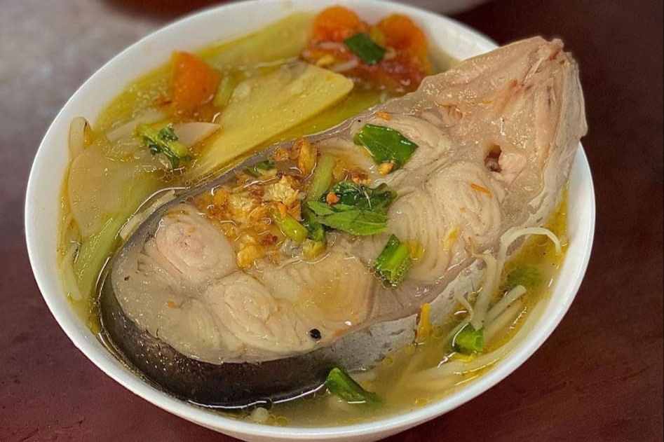 Canh chua ca, bun rieu cua lot top mon hai san ngon nhat Dong Nam A hinh anh