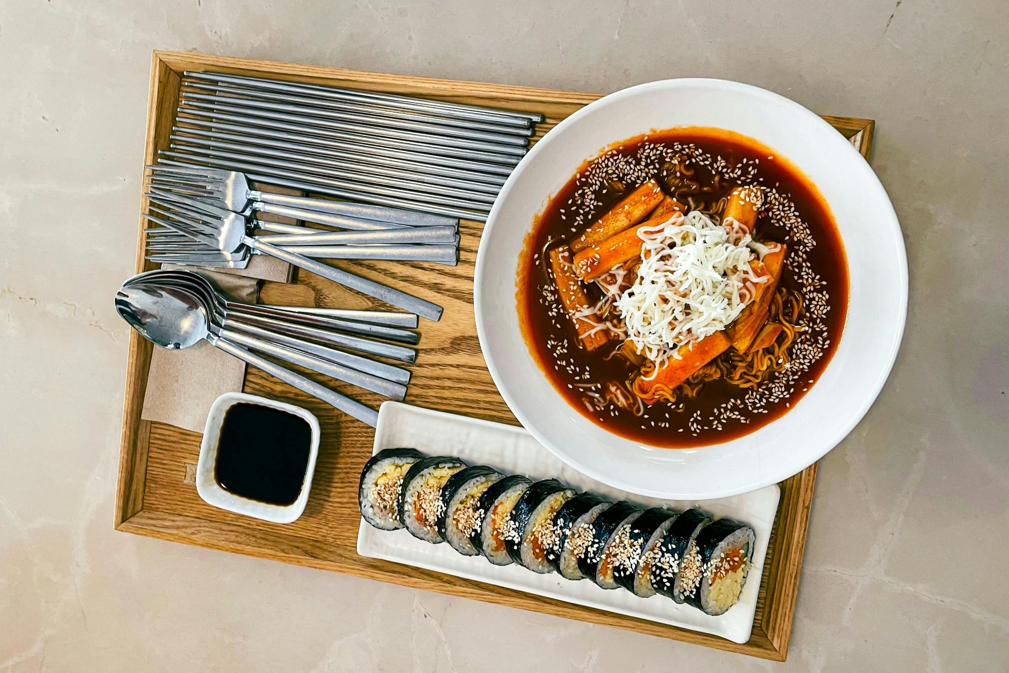 Dang sau su thong tri cua bieu tuong an vat Han Quoc hinh anh