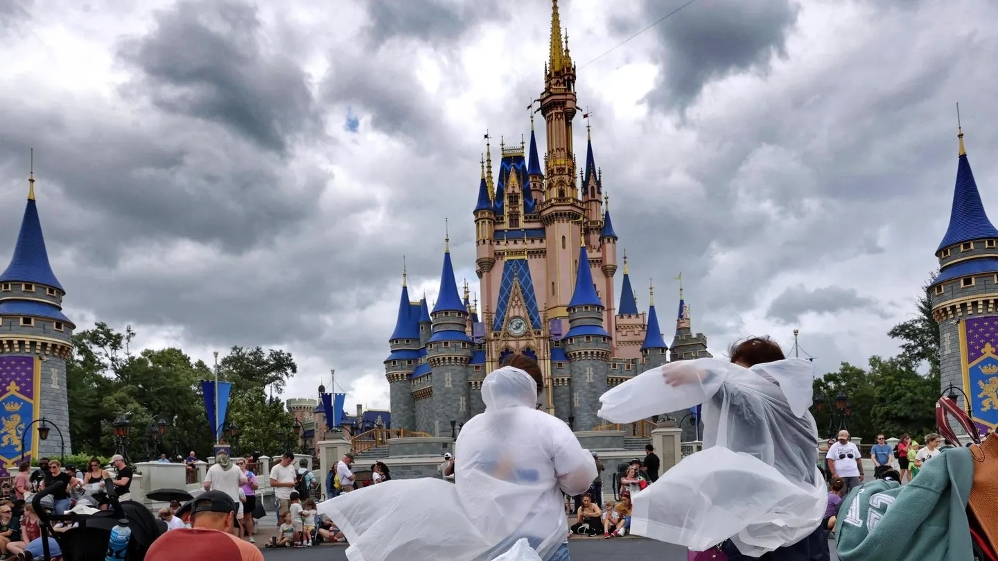 Khu du lich My 'vuon khong nha trong' truoc bao Milton hinh anh