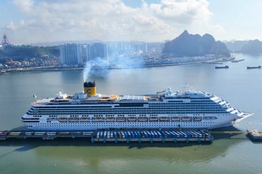 Du thuyen 5 sao dua hon 3.000 khach den Ha Long hinh anh