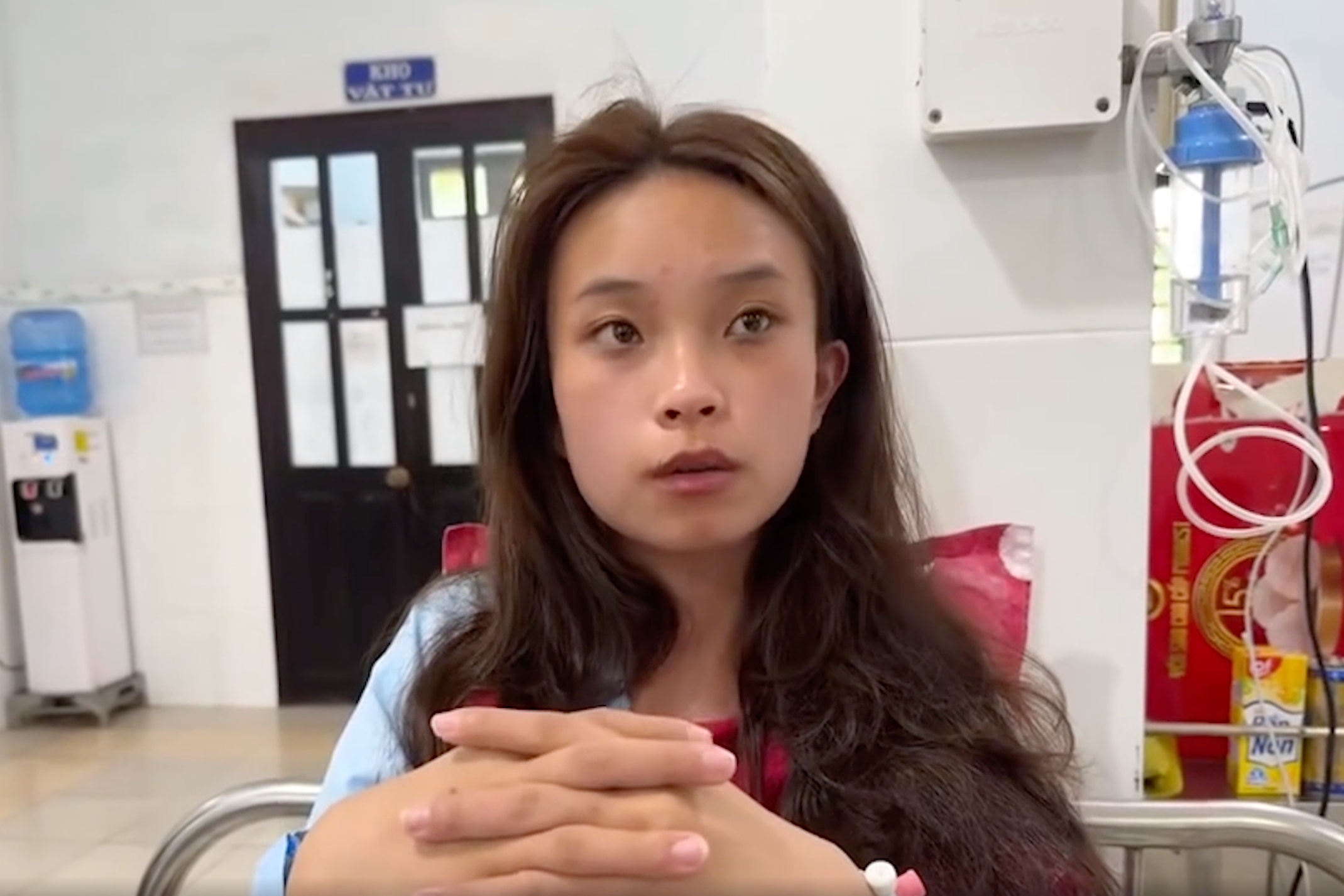 Dem kinh hoang cua nu du khach lat SUP tai dao Phu Quy hinh anh