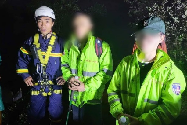 3 thang, 10 khach di lac tren nui Langbiang hinh anh