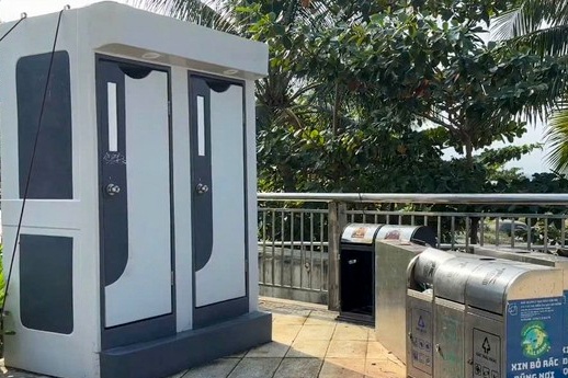 Vu nha ve sinh bai bien Da Nang: Du khach het canh 'dung hinh' hinh anh