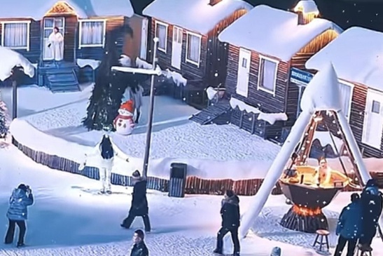 Khach 'nga ngua' nhin le hoi bang tuyet toan bong gon tai Trung Quoc hinh anh