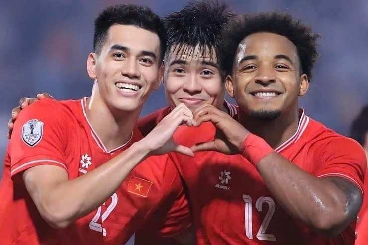 Phia sau buc anh noi tieng cua bo ba Tien Linh, Duy Manh, Xuan Son hinh anh