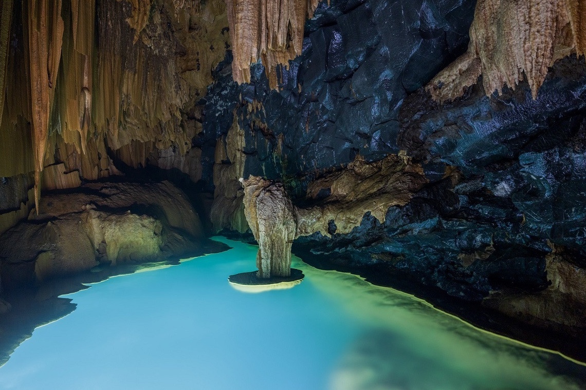 Chuyen chua ke ve ho 'treo' bi an trong hang o Quang Binh hinh anh