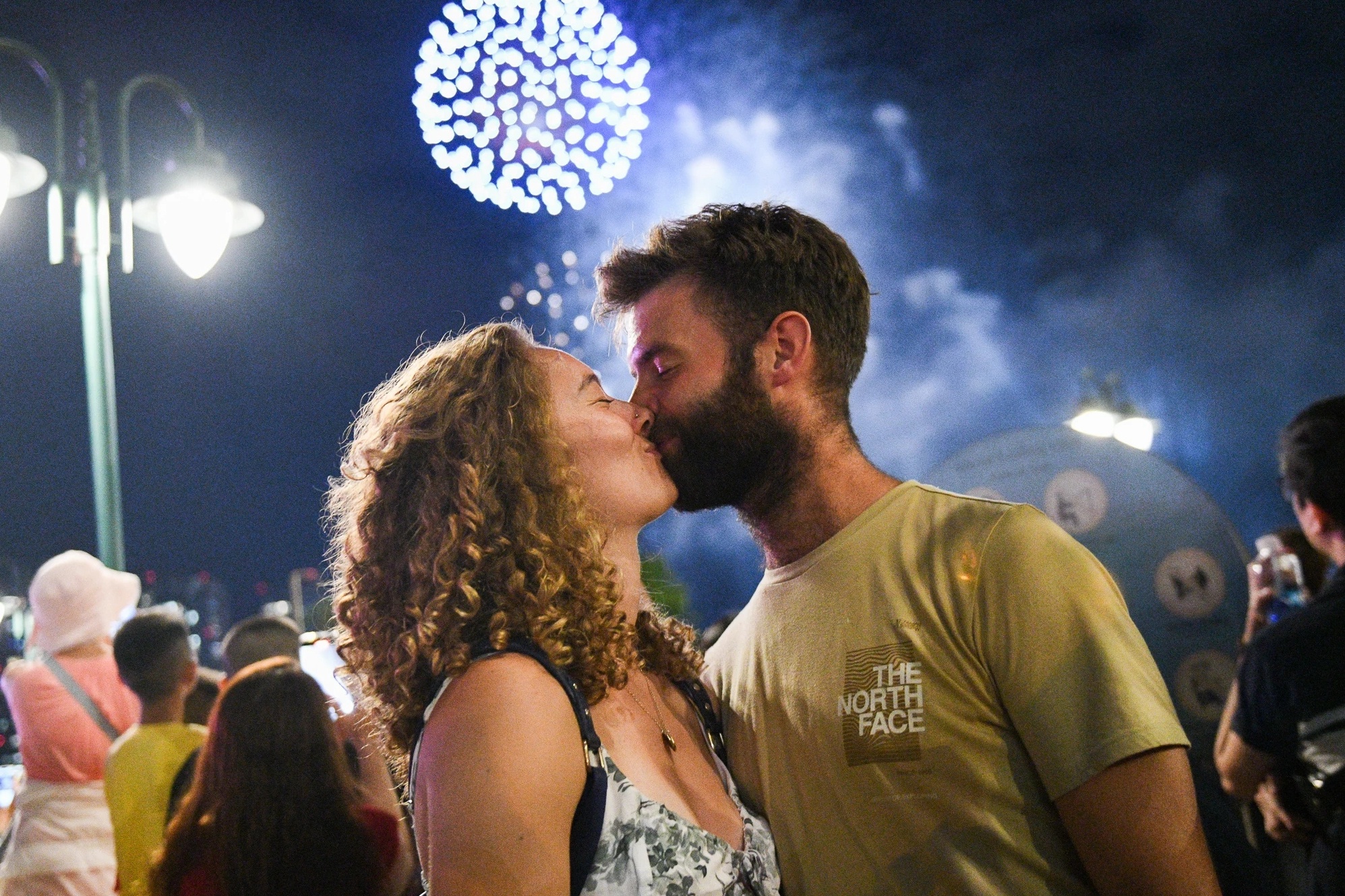 Du lich Viet Nam khoi sac ngay trong ngay dau tien cua nam At Ty hinh anh