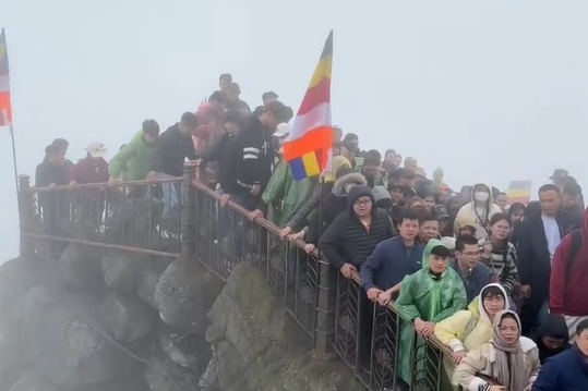 Canh 'vo tran' tai chua Yen Tu dau nam hinh anh