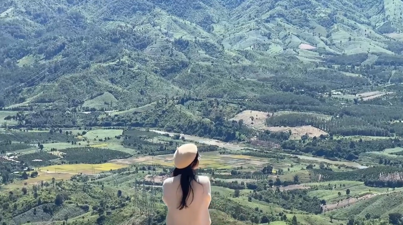 Canh sung so o Mang Den dep toi noi dan mang nghi ngo cat ghep hinh anh