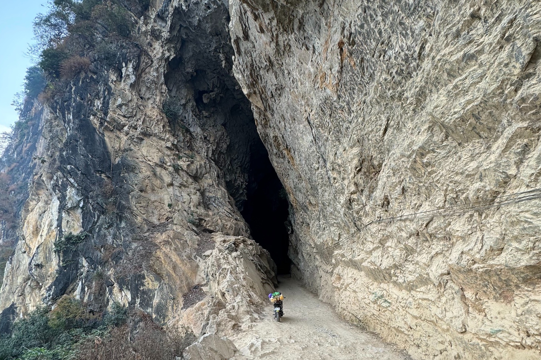 Cung duong xuyen nui 'doc nhat vo nhi' o Tay Bac hinh anh