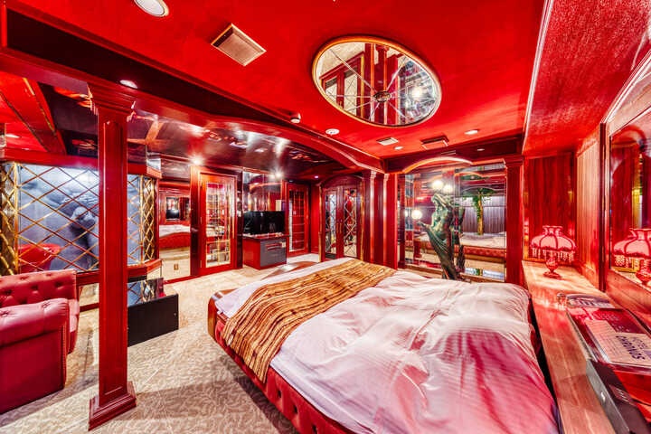 Pha khach san tinh yeu de xay nha tang le o Nhat Ban hinh anh