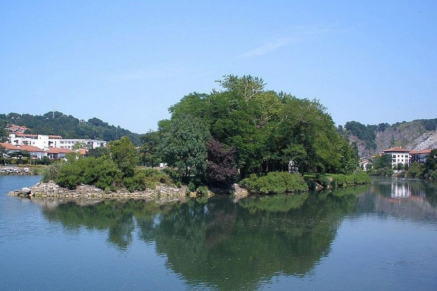 Hon dao o chau Au cu 6 thang doi quoc tich mot lan hinh anh