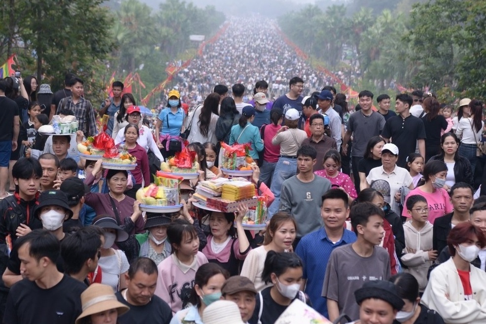 Chen nhau 'khong ke ho' o Den Hung hinh anh