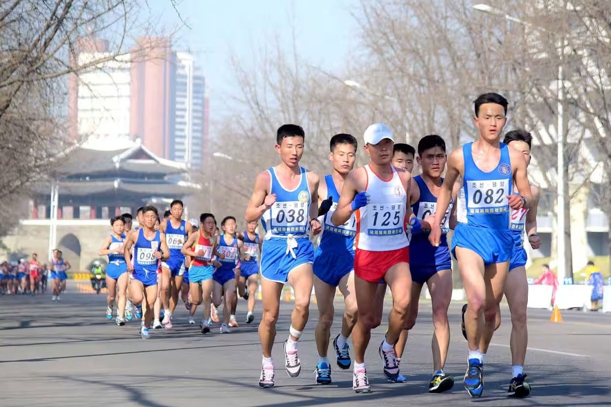 200 khach dau tien den Trieu Tien chay marathon sau 6 nam hinh anh