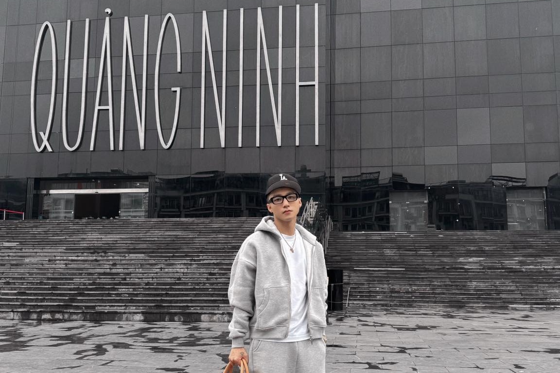 Son Tung M-TP check-in 'hon doi' tai Bao tang Quang Ninh hinh anh