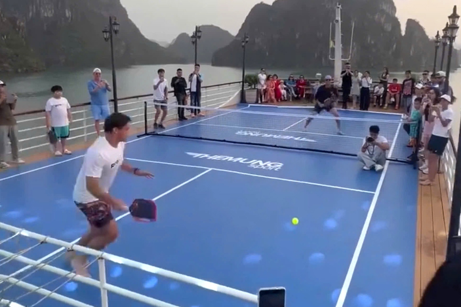 Phat 12,5 trieu dong du thuyen to chuc pickleball tren vinh Ha Long hinh anh