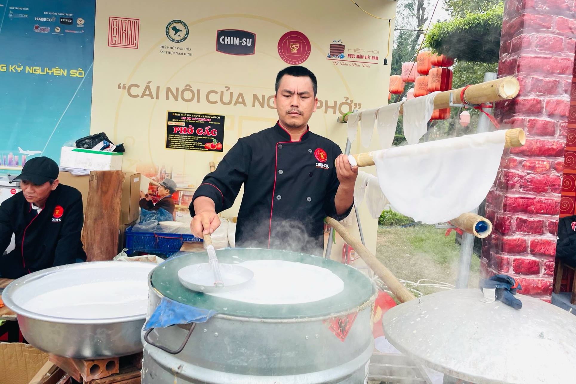 Che o, doi non xi xup an pho tai Ha Noi hinh anh