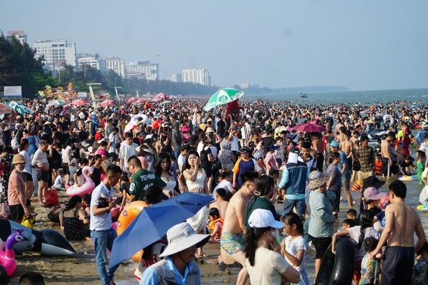 Sam Son lai bon khach hinh anh