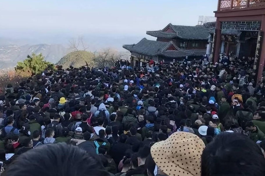 Canh dong duc kho tuong tai nui Trung Quoc dip 1/5 hinh anh