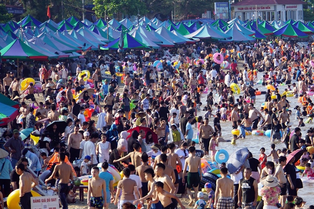 Choang ngop bien Do Son hinh anh