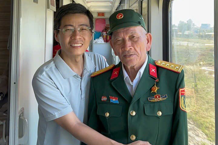 Hanh khach ke chuyen gap cuu binh Tran Van Thanh tren tau Thong Nhat hinh anh