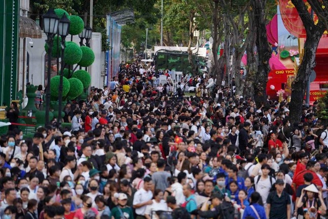 Ky nghi le 30/4 giup 'thu tai' du lich Viet hinh anh