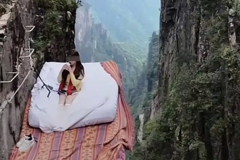 Giuong treo vach da 1.600 m hut khach tai Trung Quoc hinh anh