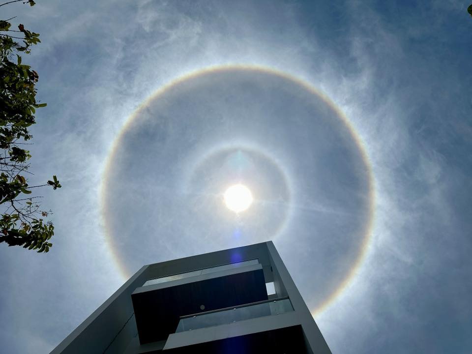 Bat ngo nhin 'hao quang' mat troi o Quang Ngai, Lang Son hinh anh