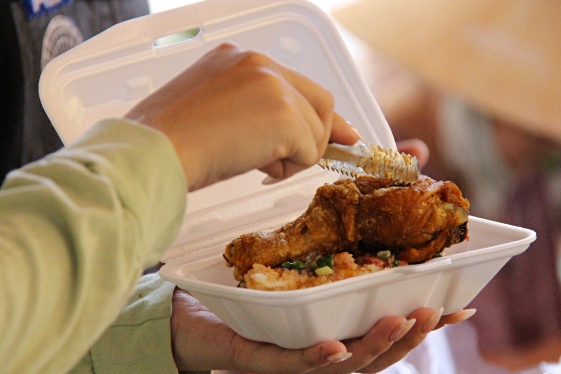 Quan nho TP.HCM noi tieng nho Tran Thanh dung oto mua xoi hinh anh