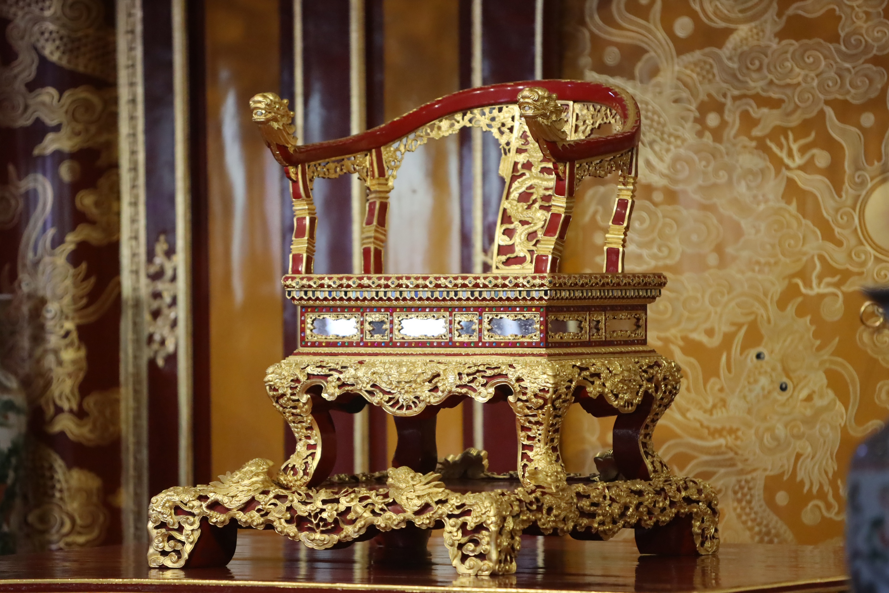Mot tieng truoc khi ngai vang trieu Nguyen bi dap gay hinh anh