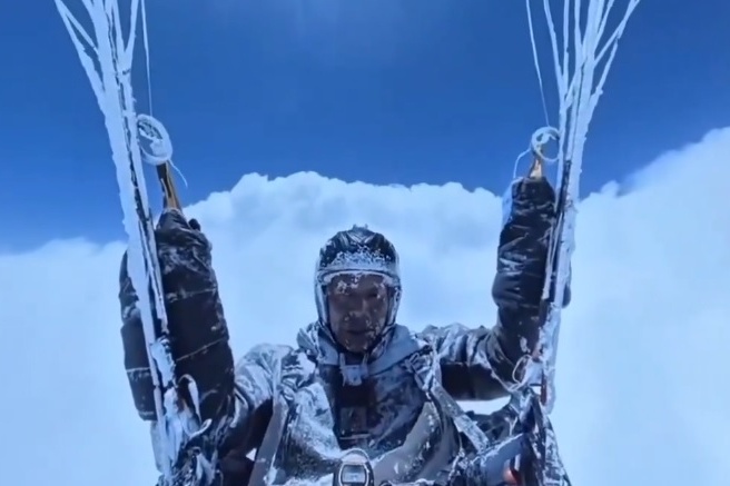 'Dong bang' o do cao 8.598 m khi choi du luon o Trung Quoc hinh anh