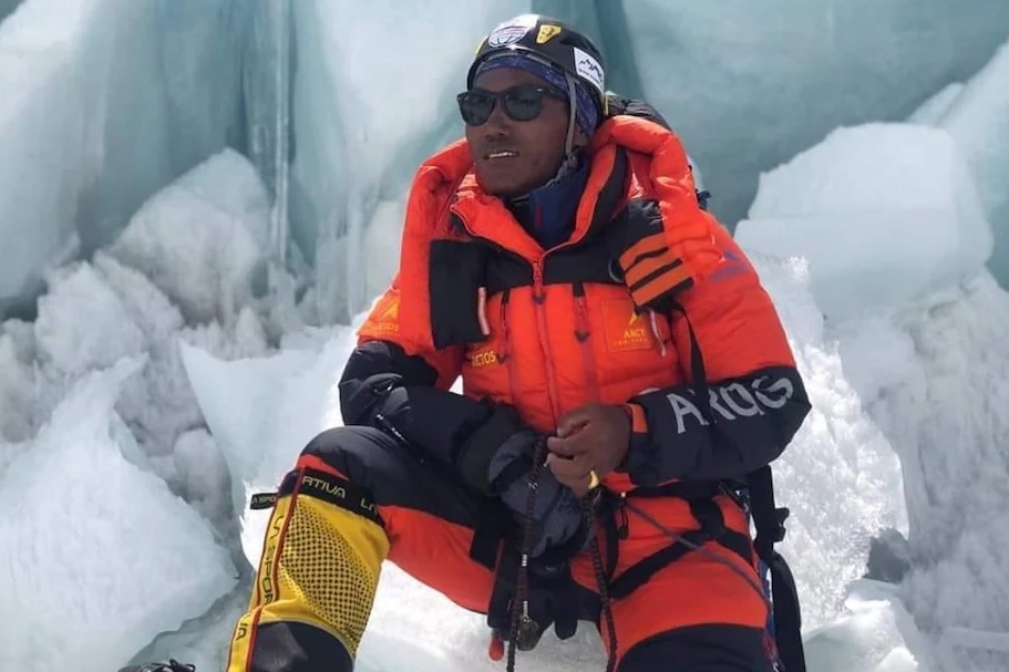 Nguoi 31 lan cham dinh Everest hinh anh