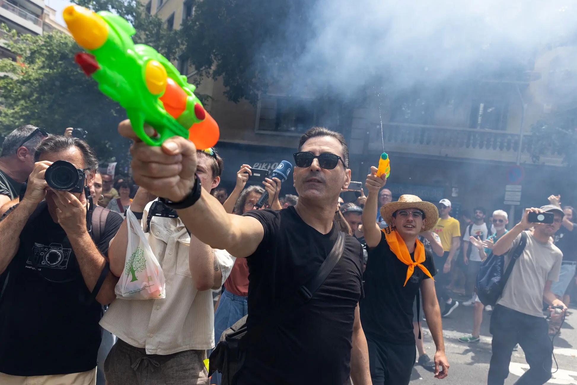 'Ky nghi cua cac nguoi, noi bat hanh cua chung toi' hinh anh