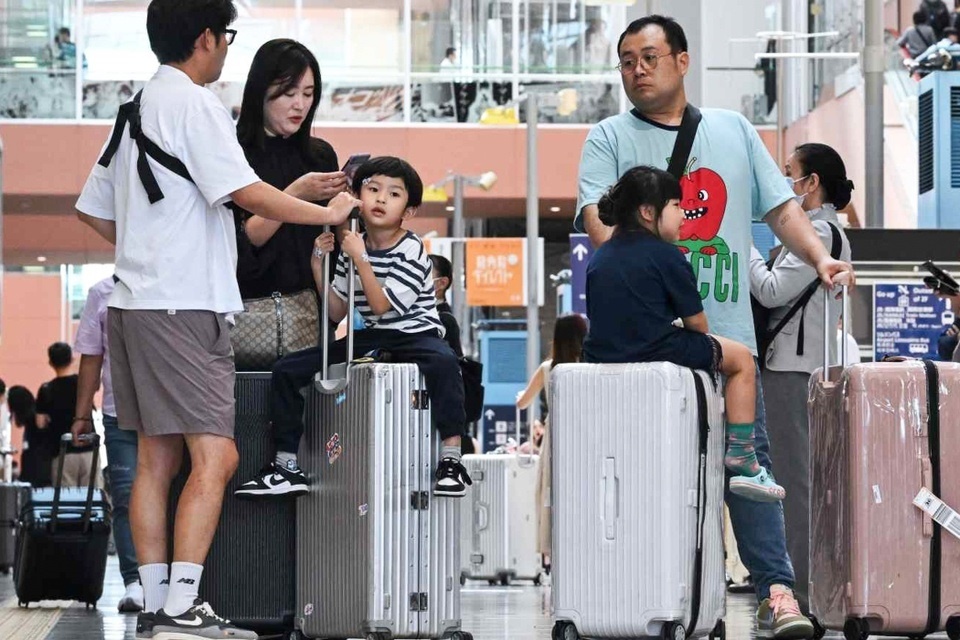 Khach Trung nuom nuop di Nhat Ban sau loi don dong dat hinh anh