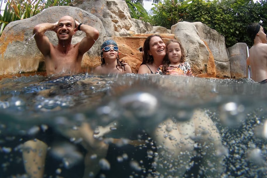 Phuket so 'e' khach hinh anh