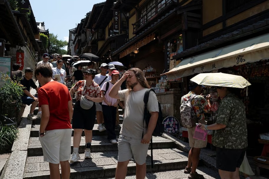 Sau 1 thang, du lich Nhat Ban van lao dao vi loi don dong dat hinh anh