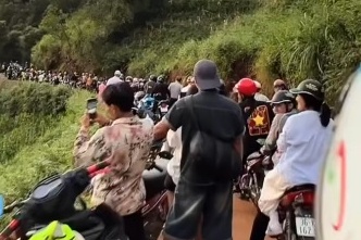 Khach un un 'san' lua, Mu Cang Chai tac duong hang km hinh anh