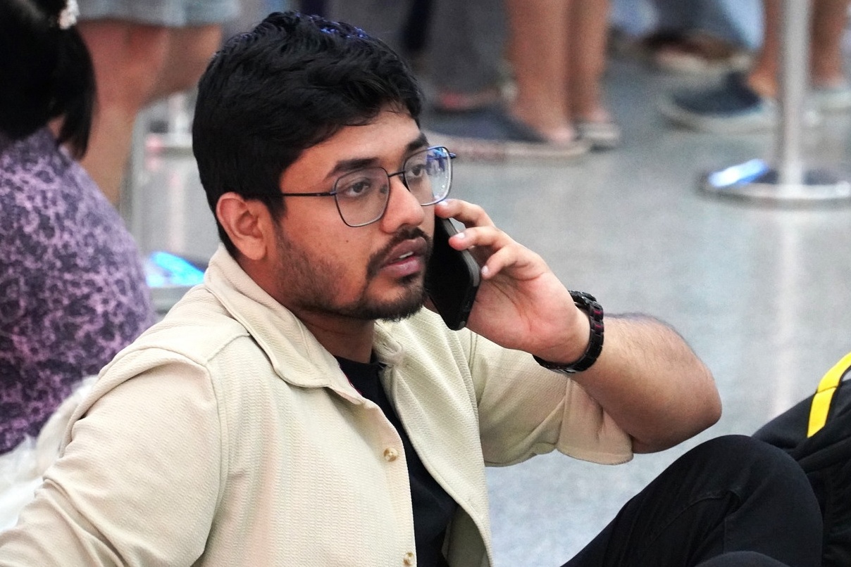 Hanh khach va vat cho doi len may bay roi Da Nang do bao hinh anh