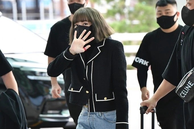 Canh 'chung dung' san bay voi idol khien nguoi Han Quoc met moi hinh anh