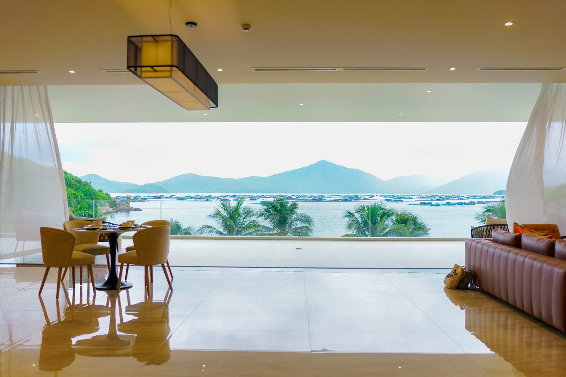 Resort thue tron dao dau tien tai Viet Nam hinh anh