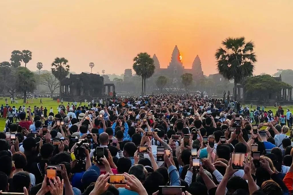 Quang cao tour di Campuchia khien nguoi Han Quoc tuc gian hinh anh