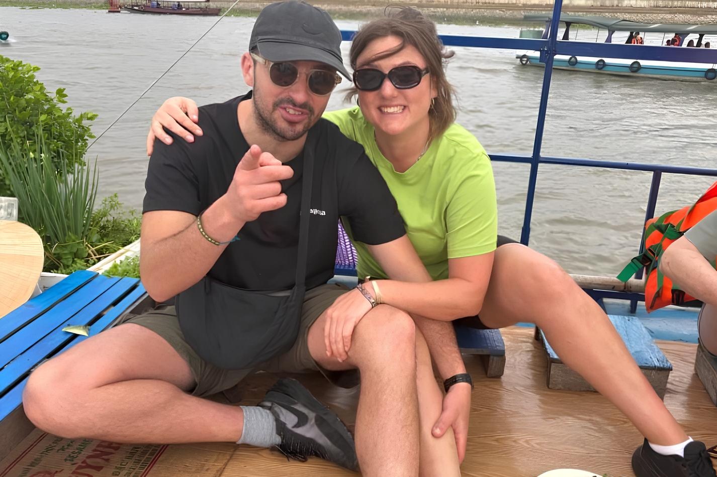 Thanh nien Anh ban oto cung ban gai du lich Viet Nam 21 ngay hinh anh