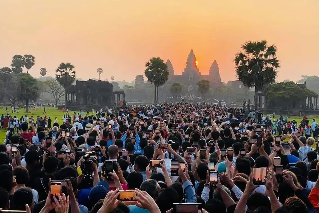 Livestreamer Han Quoc den 'o toi pham' Campuchia 'cau view' hinh anh