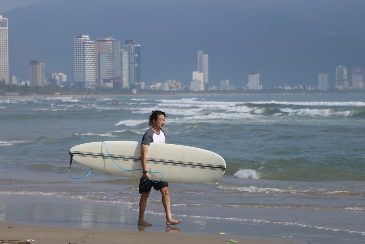 Bai bien Da Nang lai sach dep nhu chua he co bao hinh anh