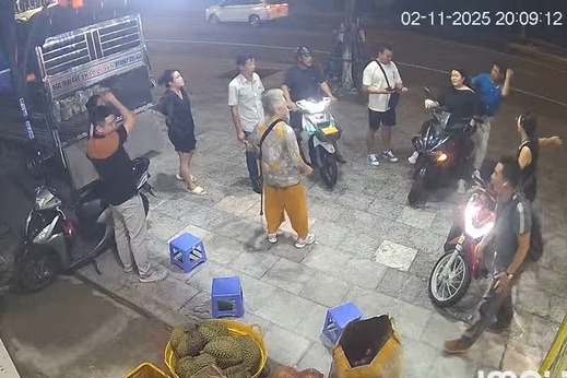 Loat bao Han cam on chu vua trai cay tim thay cu ba di lac o Phu Quoc hinh anh