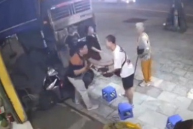 2 gio chung tay tim kiem cu ba Han Quoc di lac o Phu Quoc hinh anh