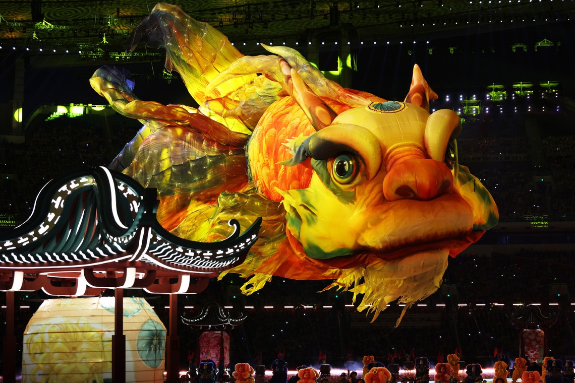 Man mua roi ca nhu than thoai gay 'sot' tai Trung Quoc hinh anh